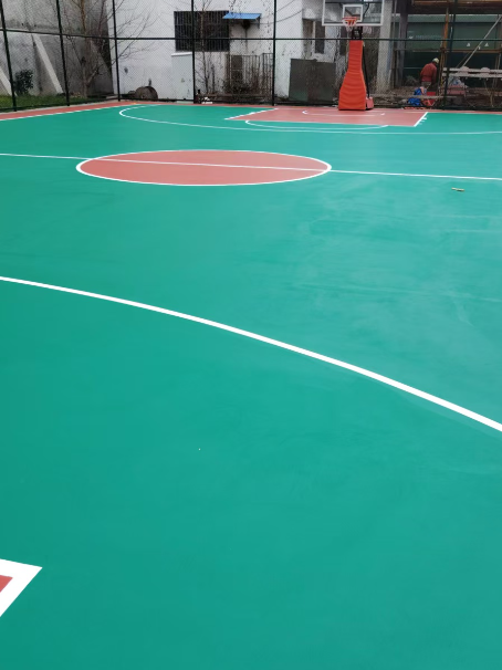 利辛 球场长期使用易出现地面开裂